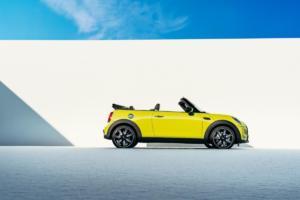 P90411678 lowRes mini-cooper-s-conver