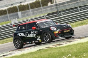 P90219465 lowRes mini-challenge-race-